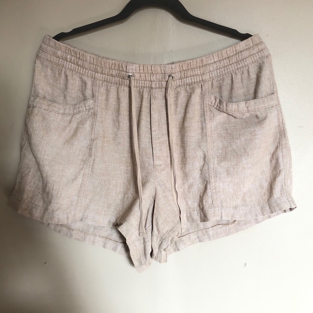 Gap tan shorts
